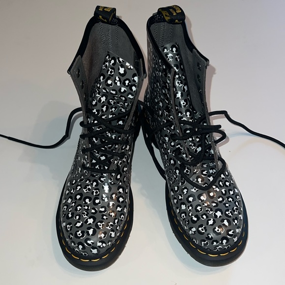 Dr Marten’s 1460 grey leopard print leather boots-Women size 6 & 8-2 pairs-NWOT - Picture 1 of 13